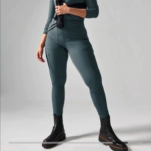 Athleta Headlands hybrid cargo II pant size 8